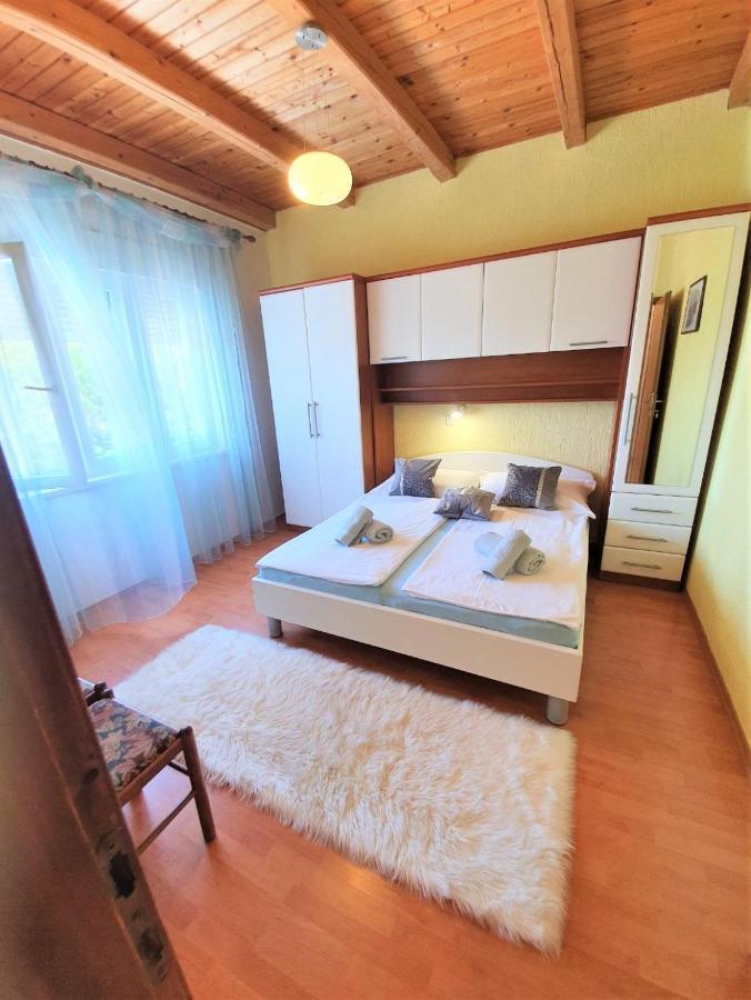 Apartments Angela Kampor エクステリア 写真