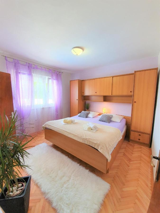 Apartments Angela Kampor エクステリア 写真