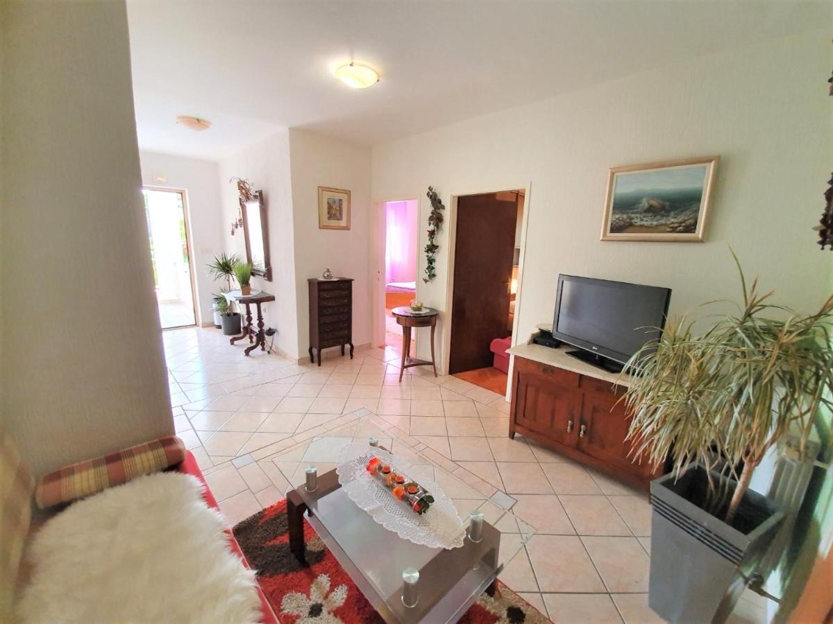 Apartments Angela Kampor エクステリア 写真