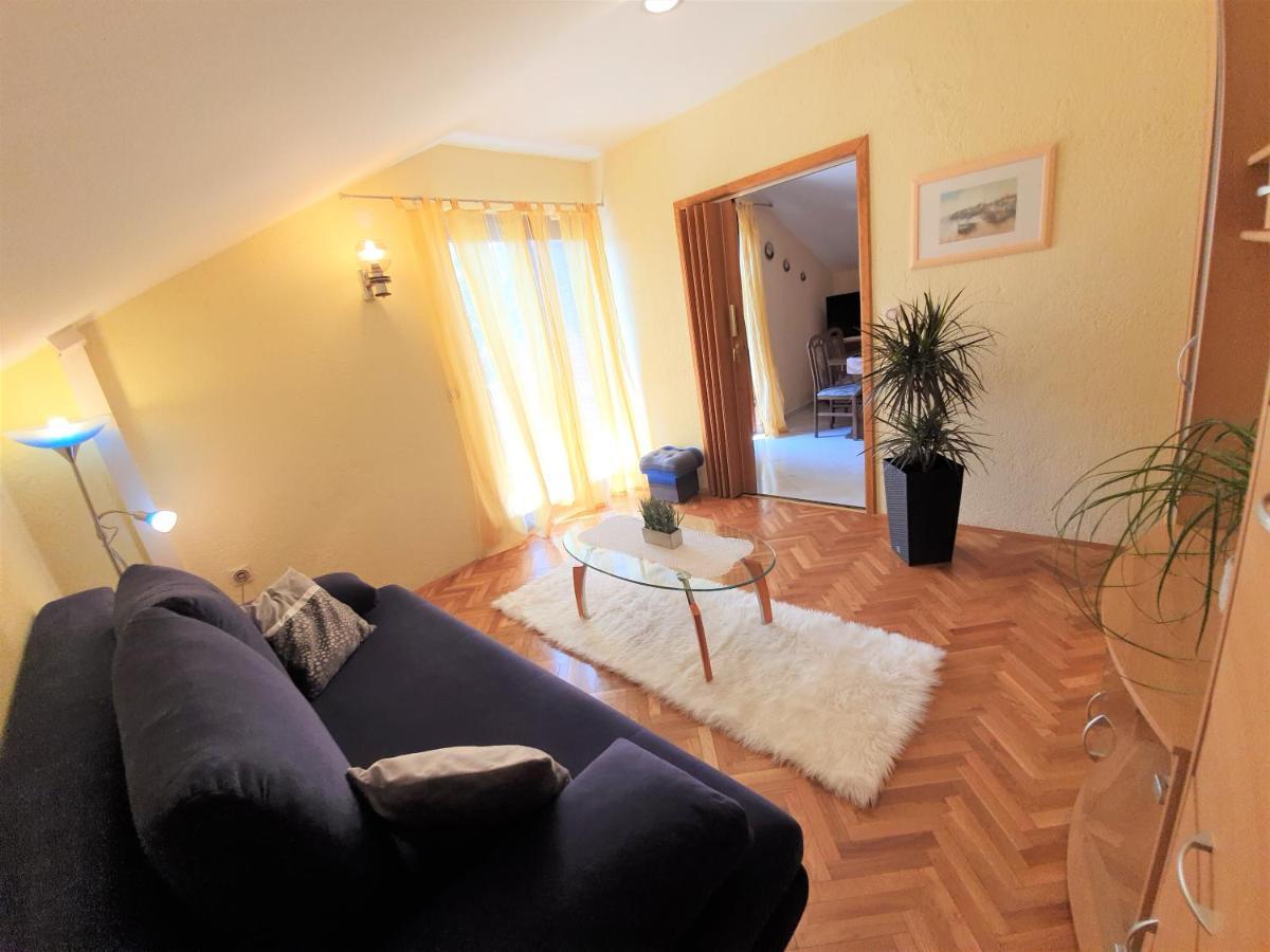 Apartments Angela Kampor エクステリア 写真