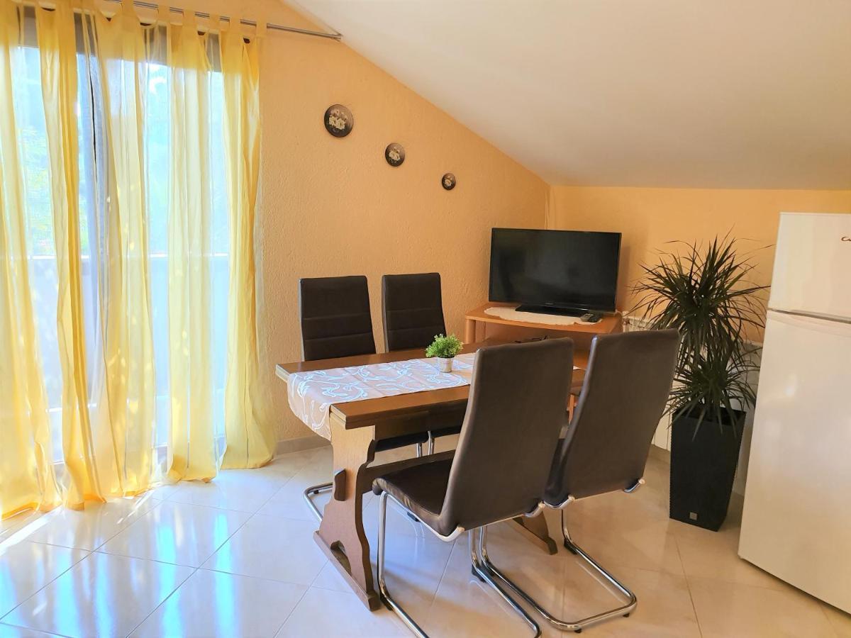 Apartments Angela Kampor エクステリア 写真