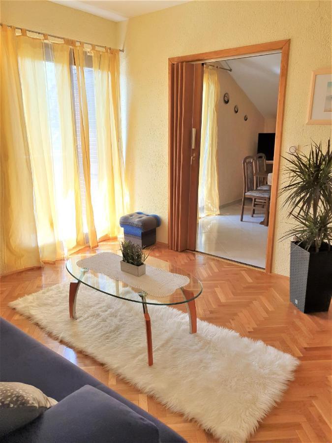 Apartments Angela Kampor エクステリア 写真